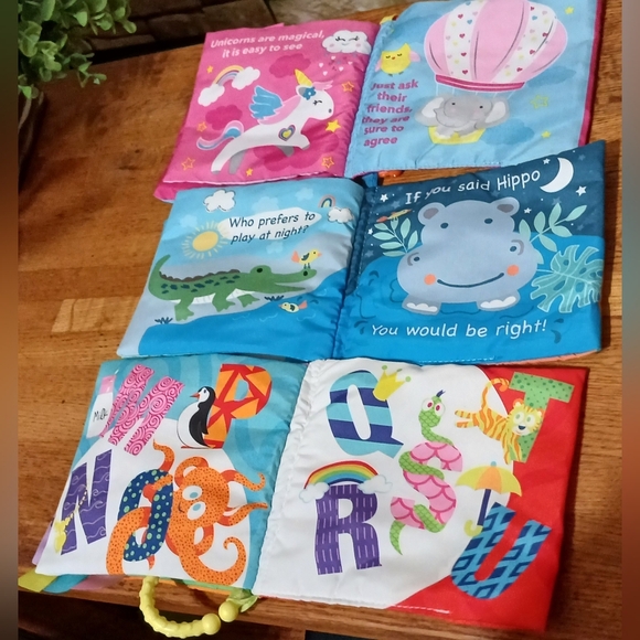 Bundle Of 3 Playtex Baby Soft‎ Plush Crinkle Teether Taggies Baby Books New - Picture 3 of 4